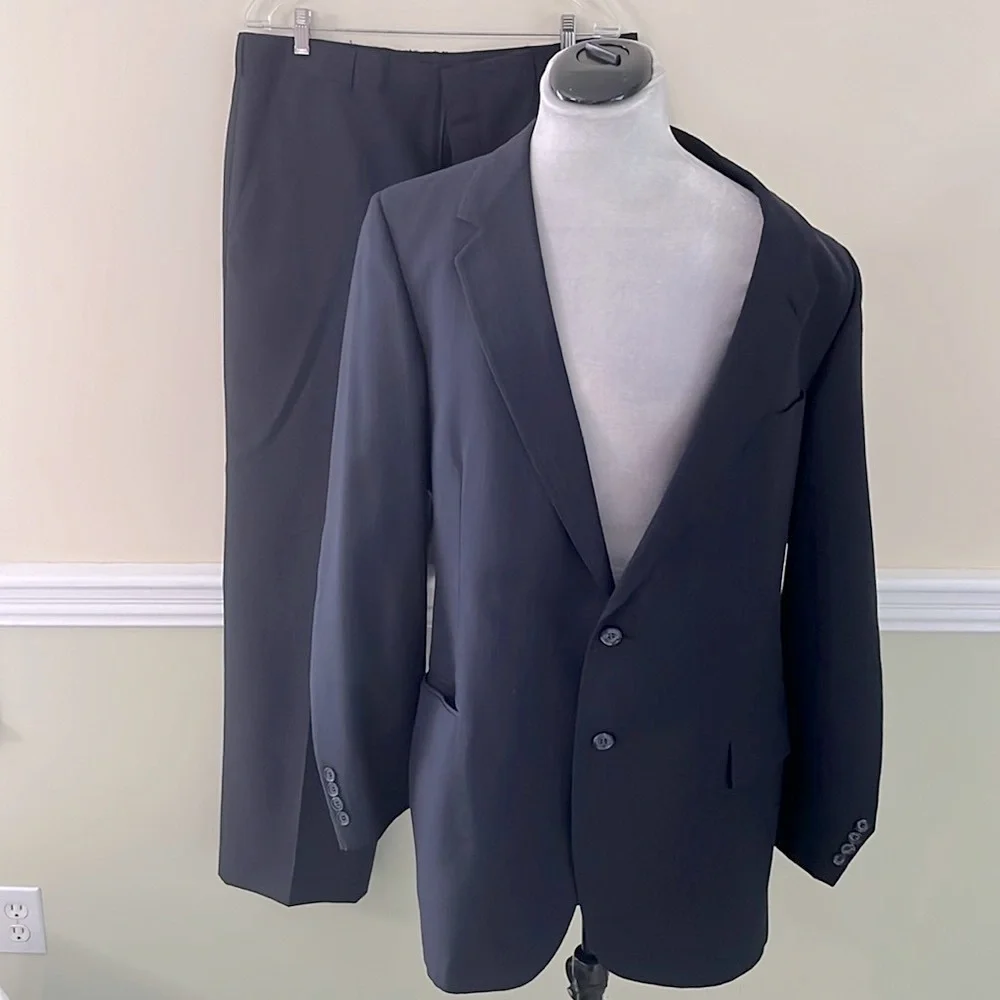 BOSTON LEON CLOTHING Navy Blue 2 PC Pinstriped Executive Suit NWOT